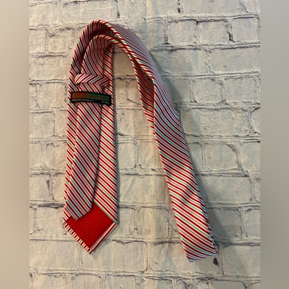 HALLMARK HOLIDAY TRADITIONS MEN’S  RED/GREEN & WHITE STRIPED CHRISTMAS  TIE - Picture 8 of 9